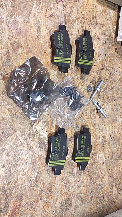 Corsa D 3+5Türer Bremsbeläge original GM Opel NEU