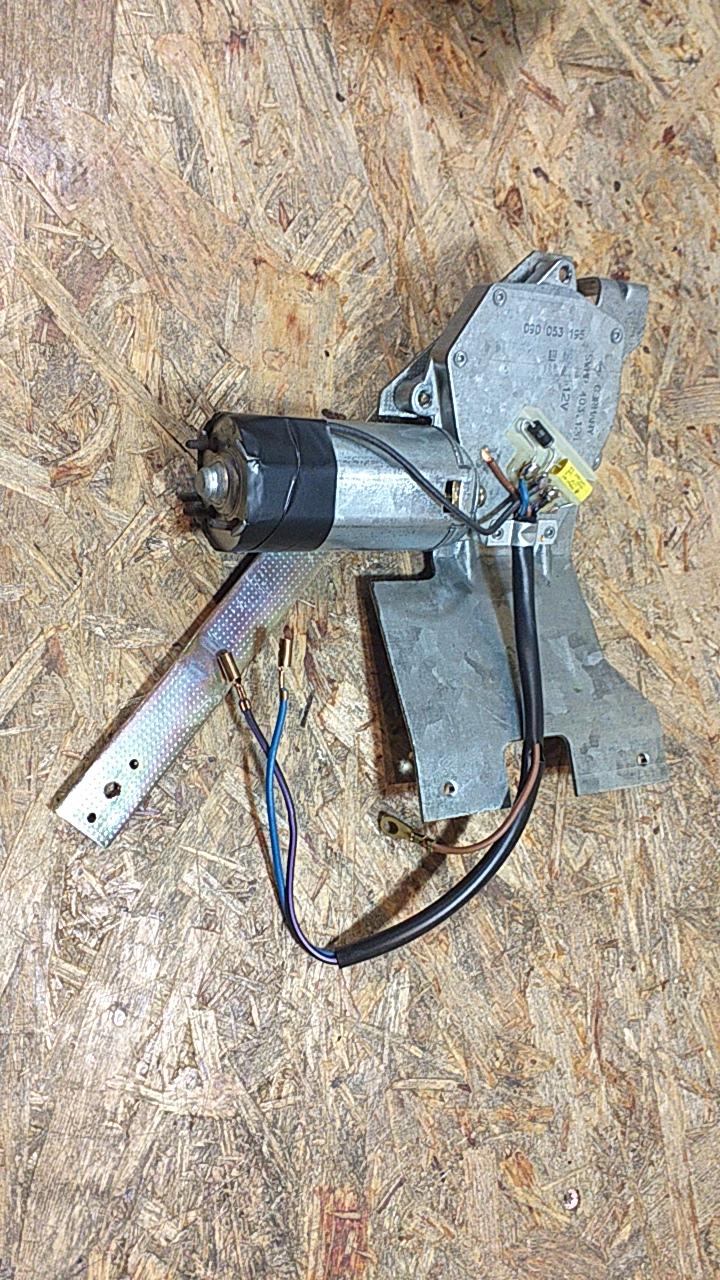 Kadett D Caravan Wischermotor hinten original GM Opel NEU