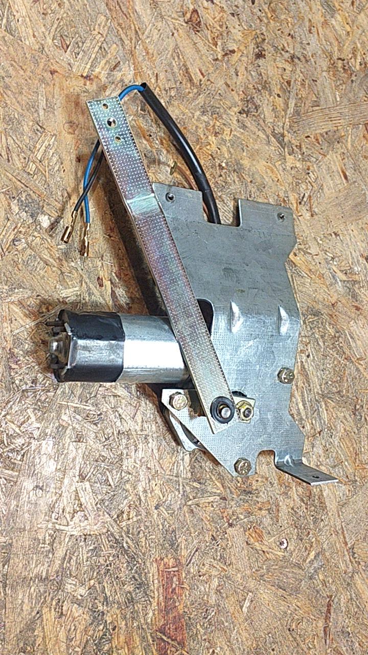 Kadett D Caravan Wischermotor hinten original GM Opel NEU