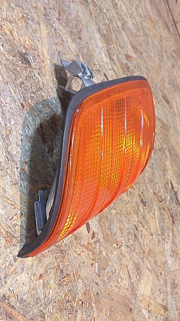 Mercedes E-Klasse Blinker vorne rechts original Hella NEU