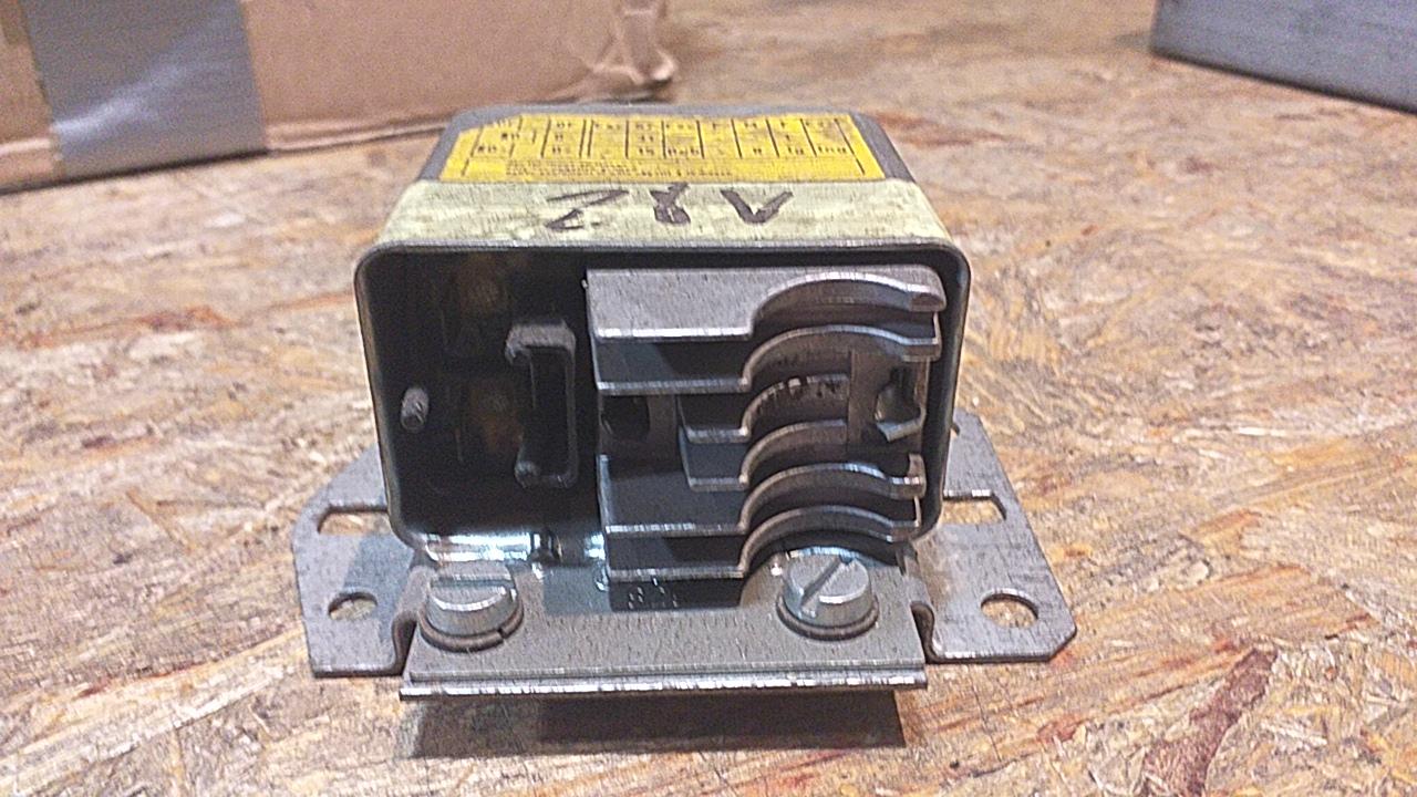 Fiat Campagnola AR76 Spannungsregler original Bosch NEU