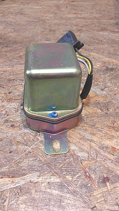 Mitsubishi Oldtimer Lichtmaschinenregler original Bosch NEU