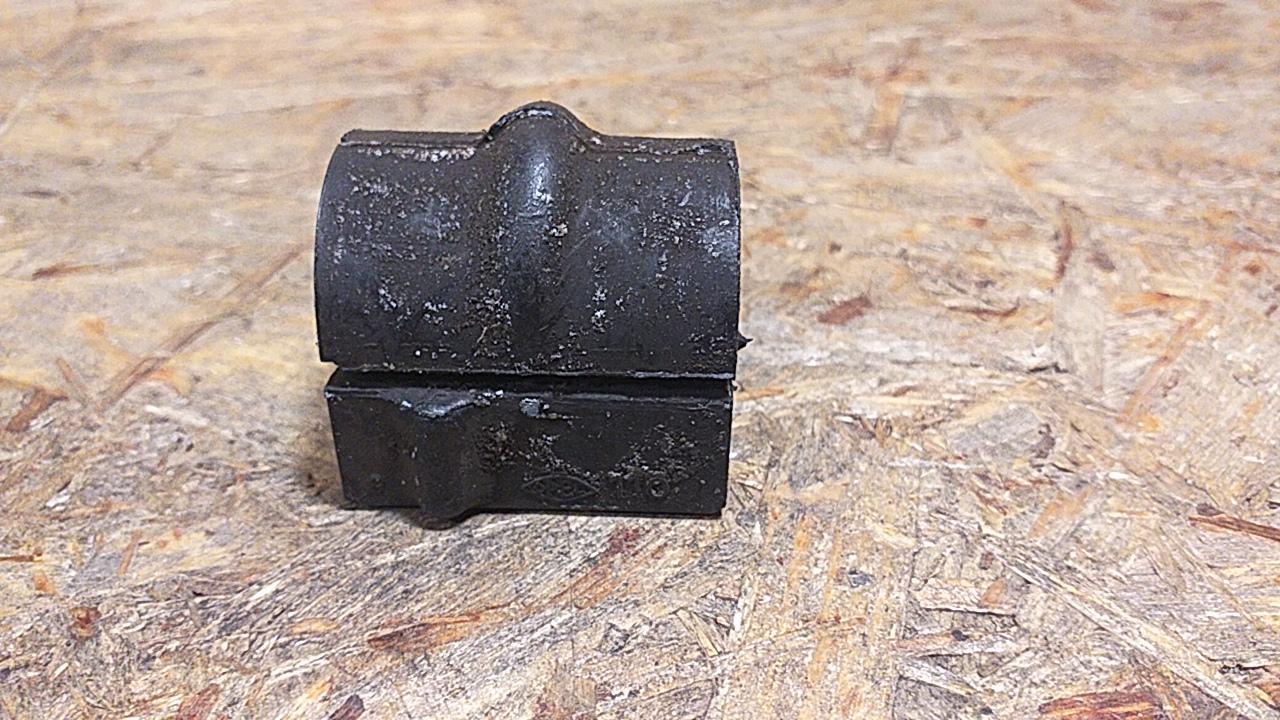 Rekord D Commodore B Stabi Gummilager vorne original GM Opel NEU