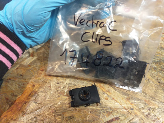 Vectra C Befestigung Clip Kofferraumklappe original GM Opel NEU