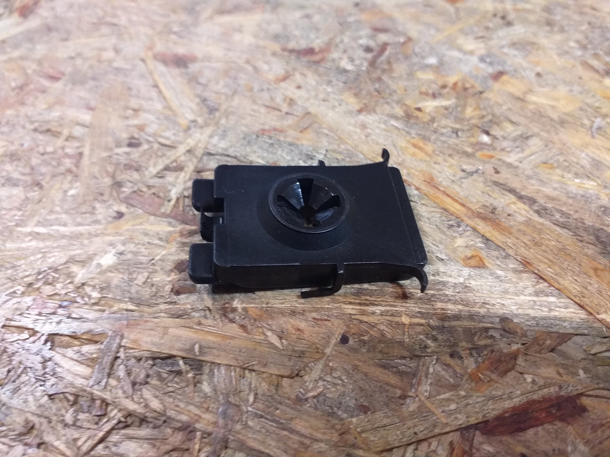 Vectra C Befestigung Clip Kofferraumklappe original GM Opel NEU