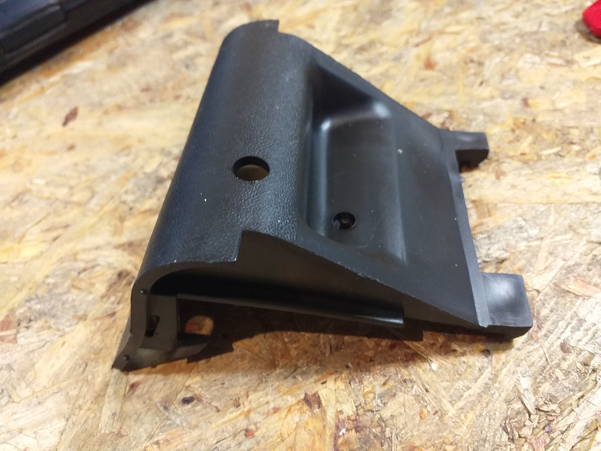 Omega A Klappe hinten rechts an Steinachlagschutz Einstiegsverkleidung original GM Opel NEU