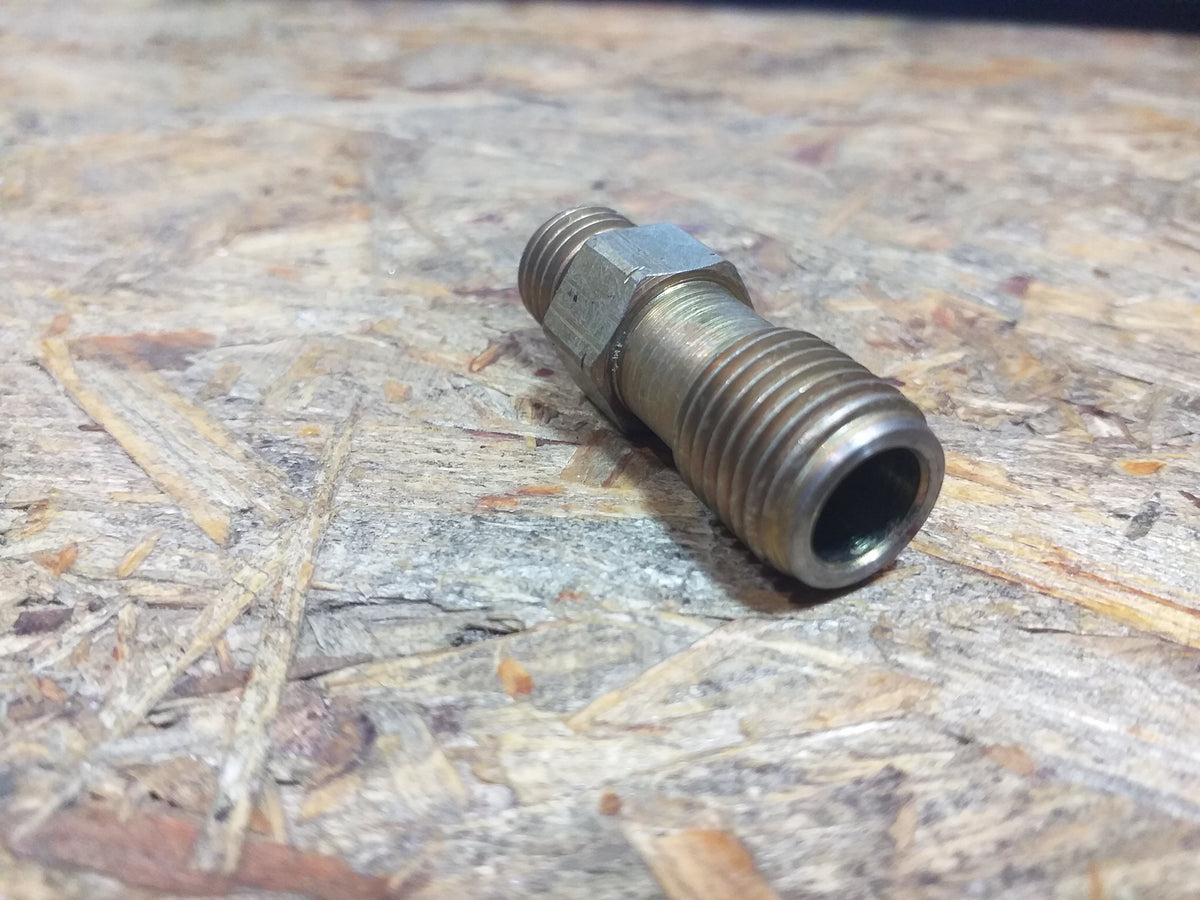 Kadett E  Anschluss Einspritzleitung original GM Opel NEU