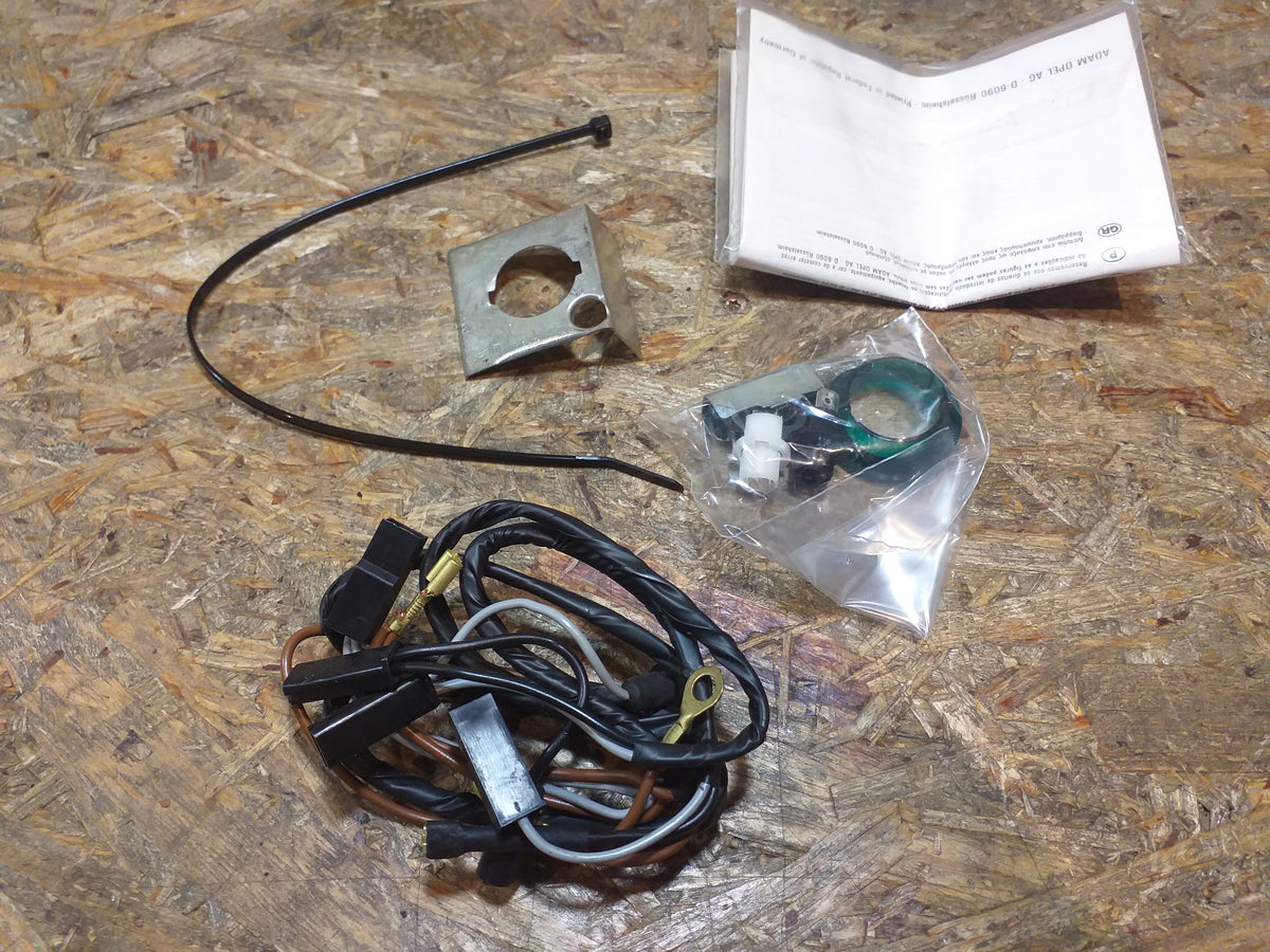 Kadett D/E Nachrüstsatz Zigarettenanzünder original GM Opel NEU