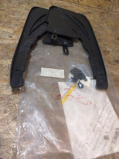 Omega Bj 91 Schmutzfänger vorne original GM Opel NEU