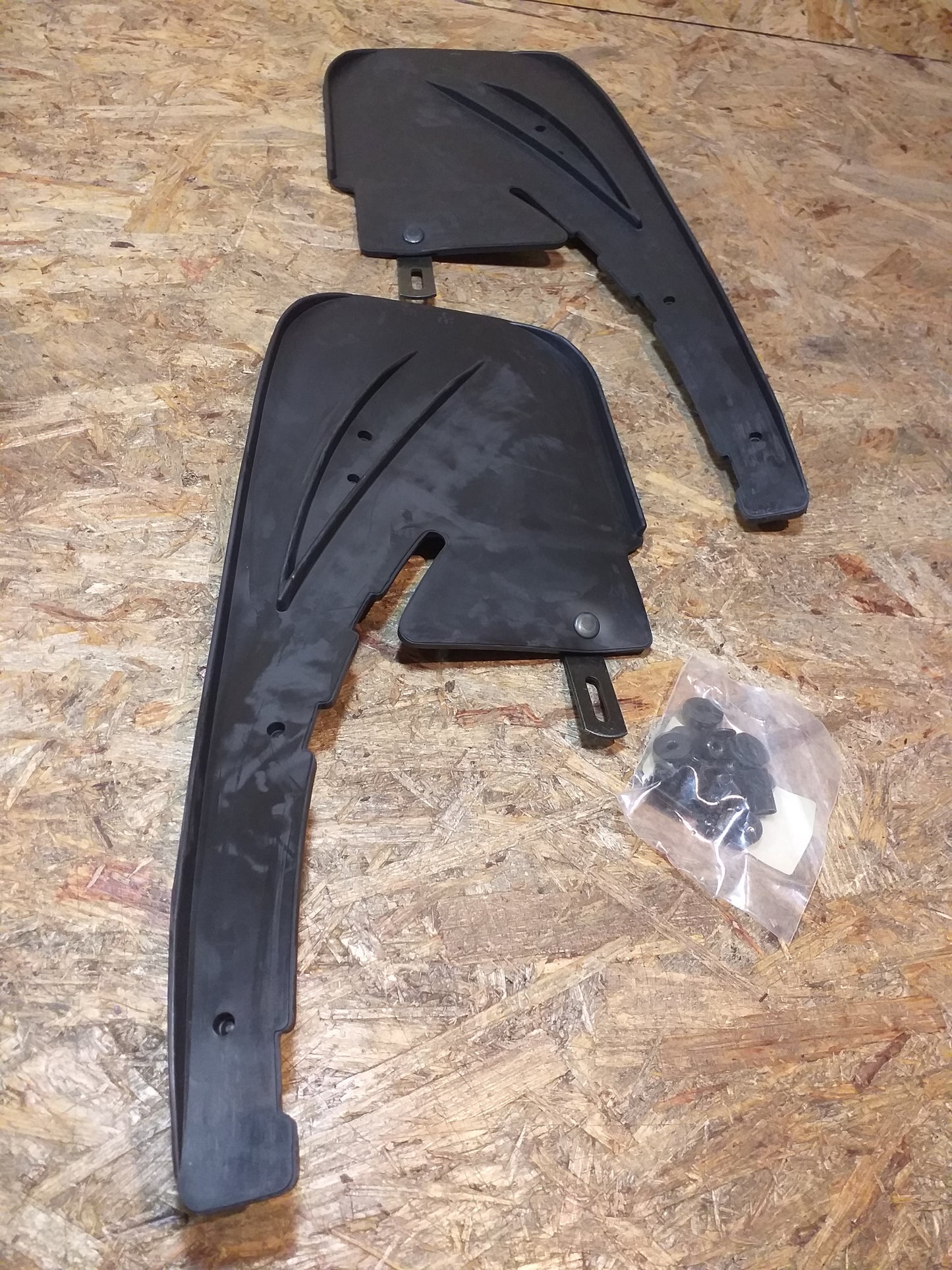 Omega Bj 91 Schmutzfänger vorne original GM Opel NEU