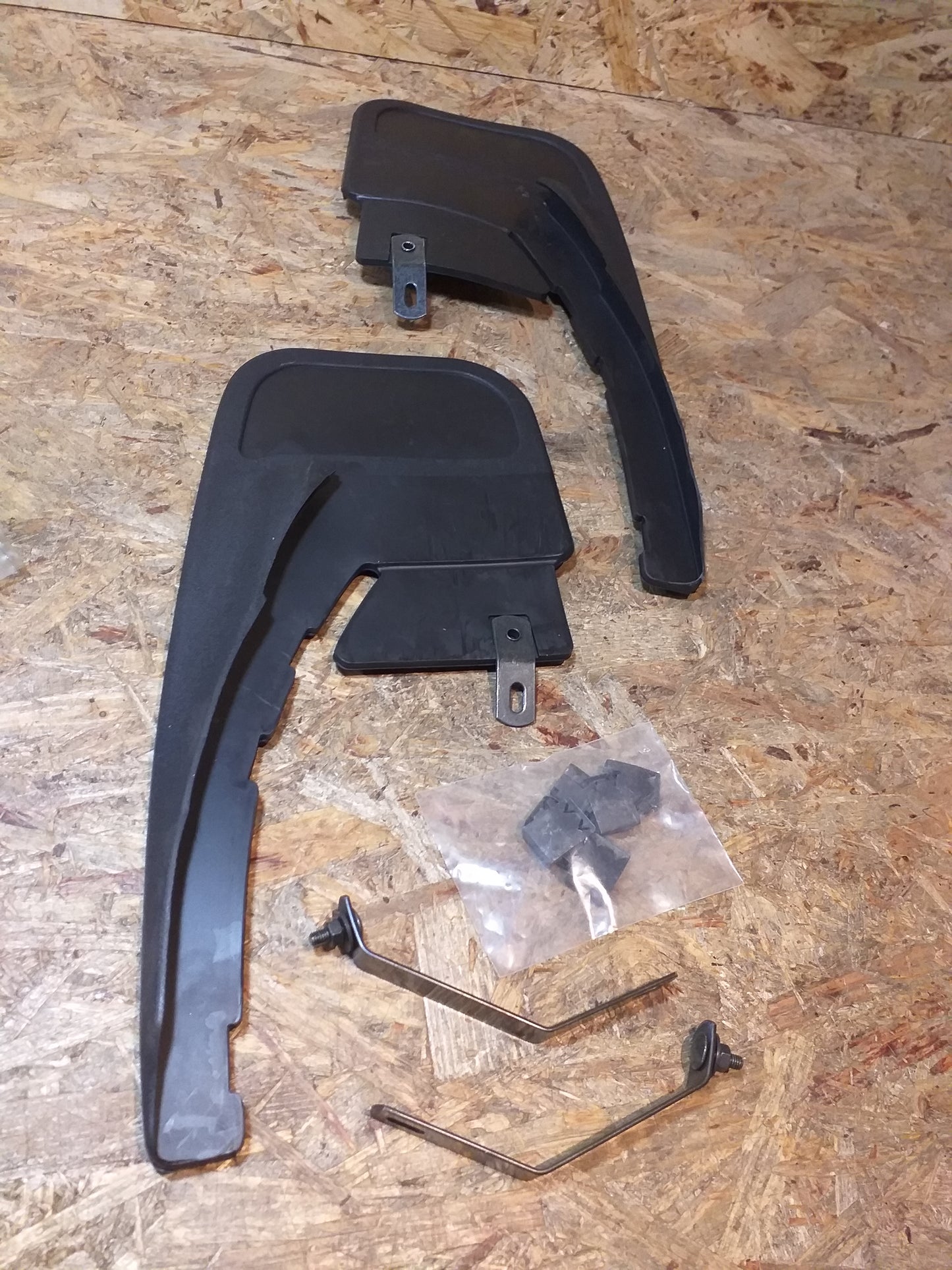 Omega A Schmutzfänger vorne original GM Opel NEU