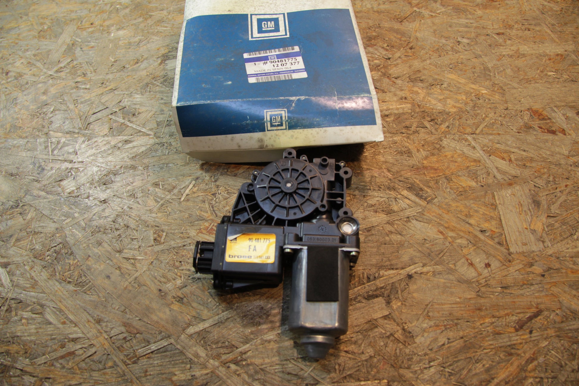 Original GM Opel Motor Fensterheber Tür vorne links Kennzeichen: FA 90481775 Corsa B