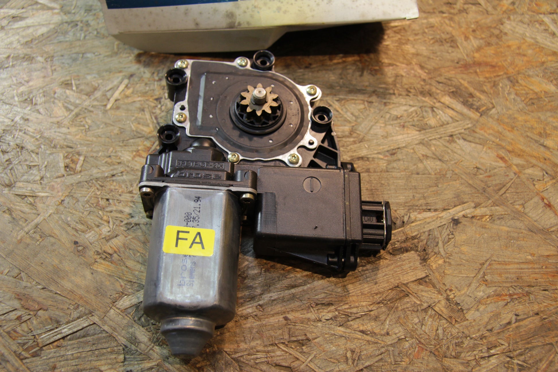 Original GM Opel Motor Fensterheber Tür vorne links Kennzeichen: FA 90481775 Corsa B