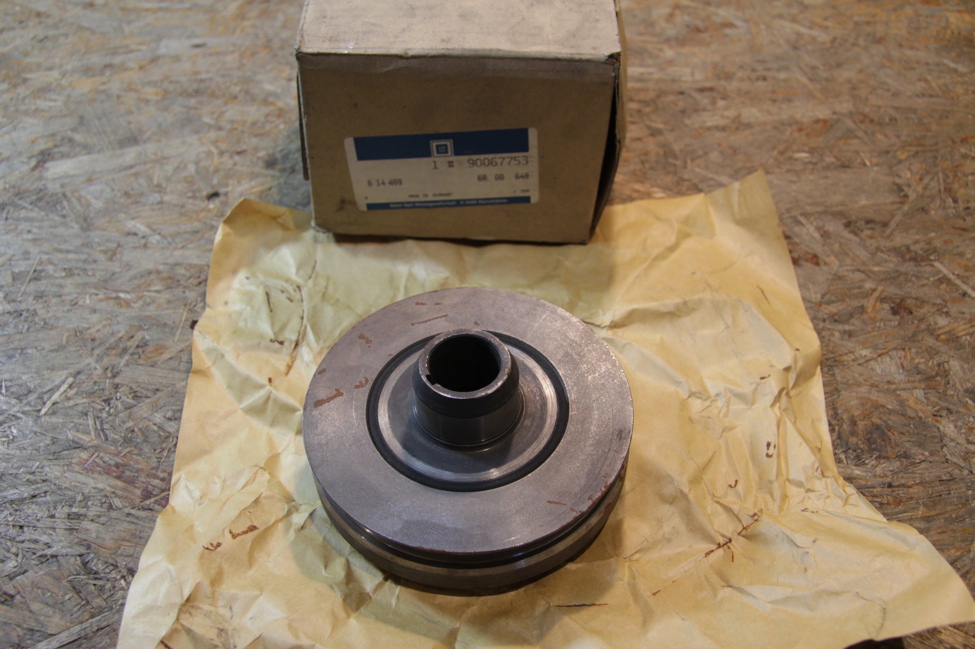 Original GM Opel Riemenscheibe 1-fach mit Dämpfer für die Kurbelwelle vorn 90067753 Rekord E