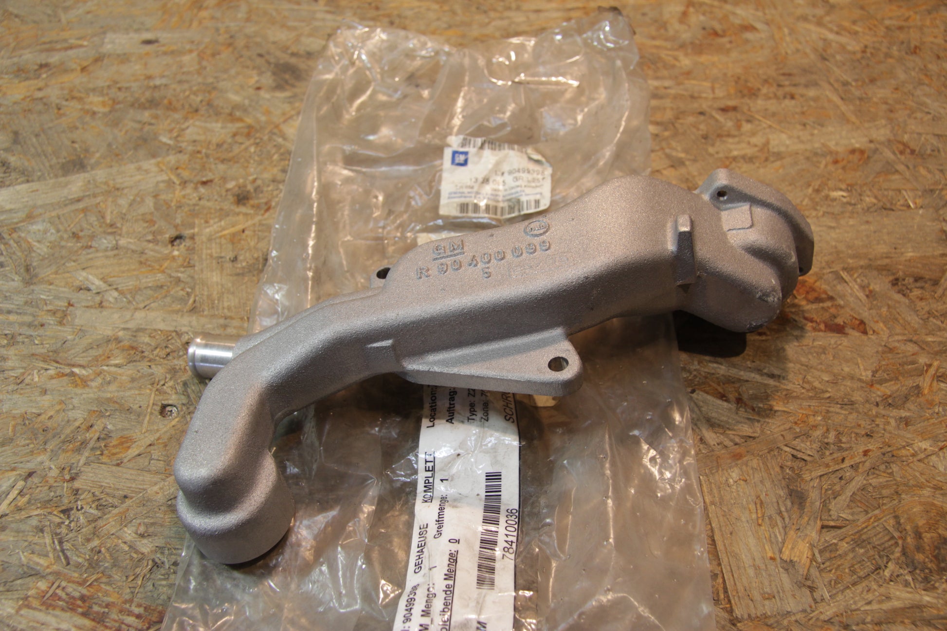 Original GM Opel Thermostatgehäuse 90499398 Astra F