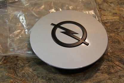 Original GM Opel Radkappe für Radnabenabdeckung in silber mit grauem Opel-Emblem 90158124 Ascona C