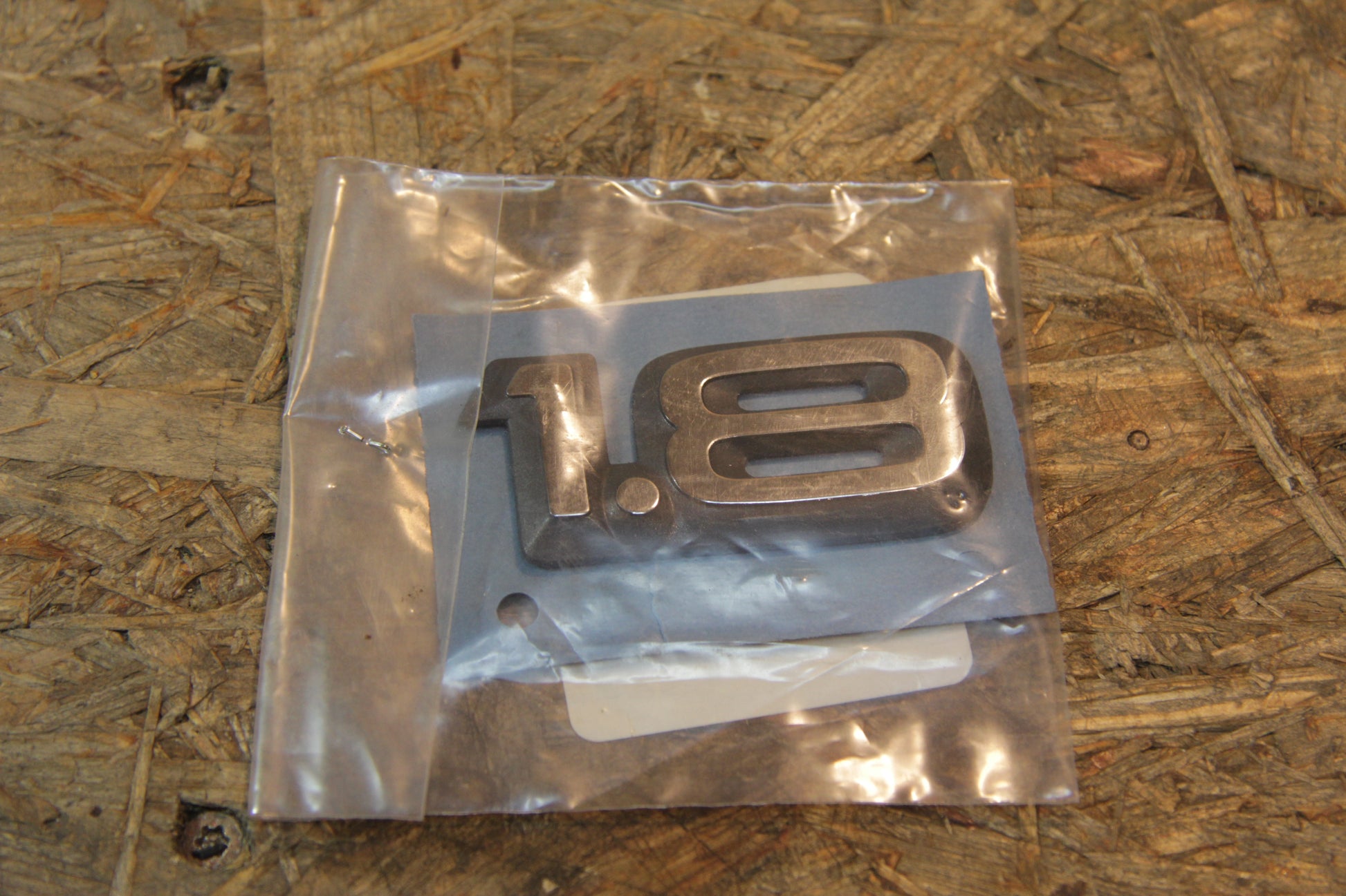 Original GM Opel Schrift 1,8 Karosserie hinten blaugrau 90286259 Ascona C