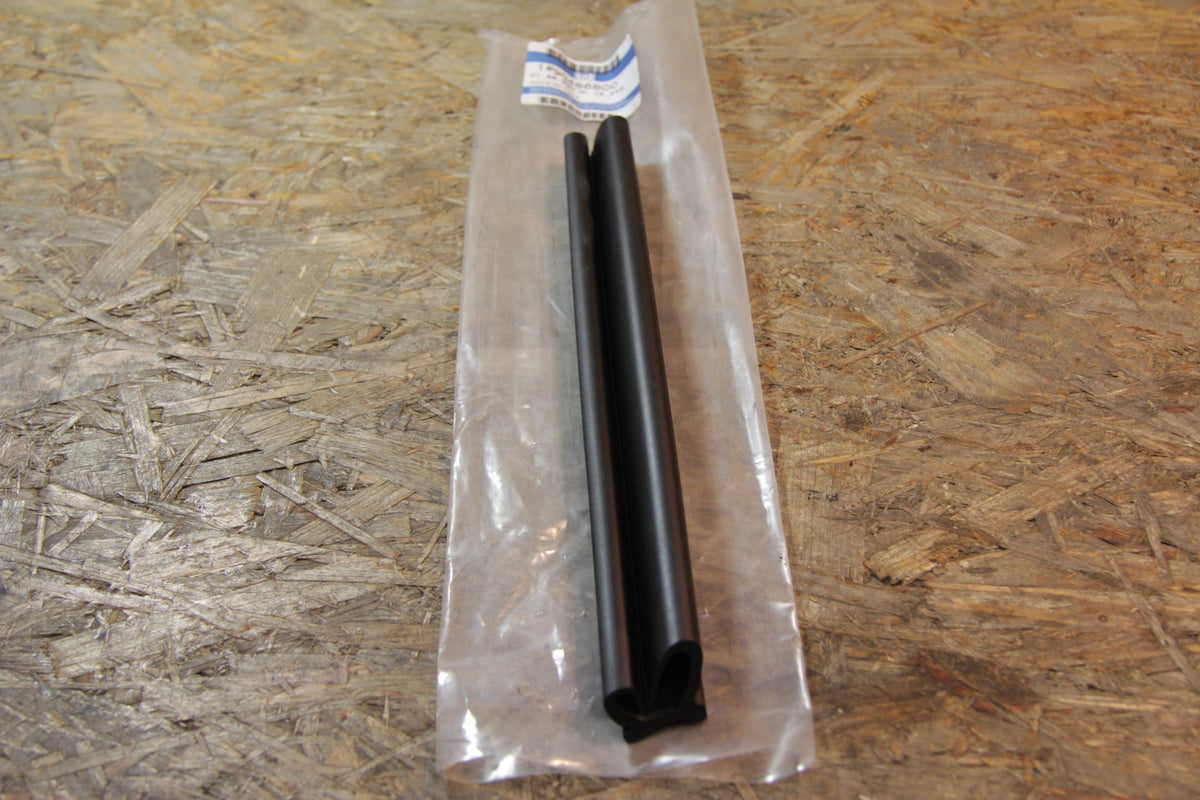 Original GM Opel Gummiabdichtung Faltdach unten mitten rechts  90486800 Astra F Cabrio