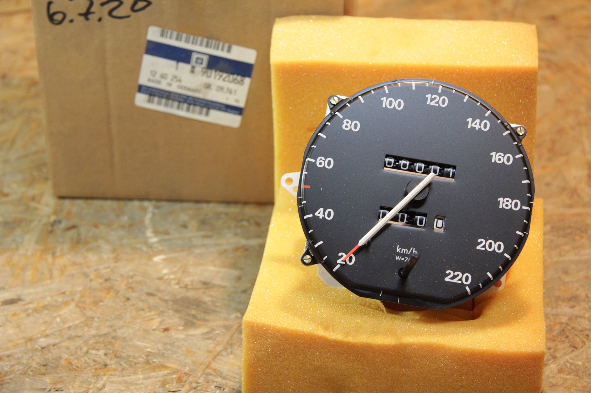 Original GM Opel Tachometer km/h mit Tageskkilometerzähler Wegdrehzahl 700 90192068 Rekord E