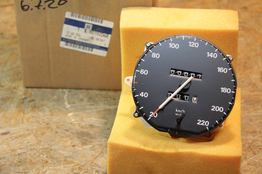 Original GM Opel Tachometer km/h mit Tageskkilometerzähler Wegdrehzahl 700 90192068 Rekord E
