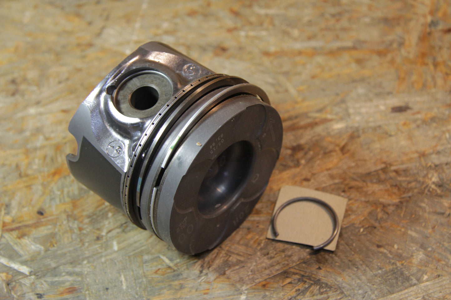 Original GM Opel Kolben, Kolbenbolzen und Ringe Zylinderbohrung 83,995-84,005 mm Kennzeichen: 00 (Mahle) 12992544 Astra G ...