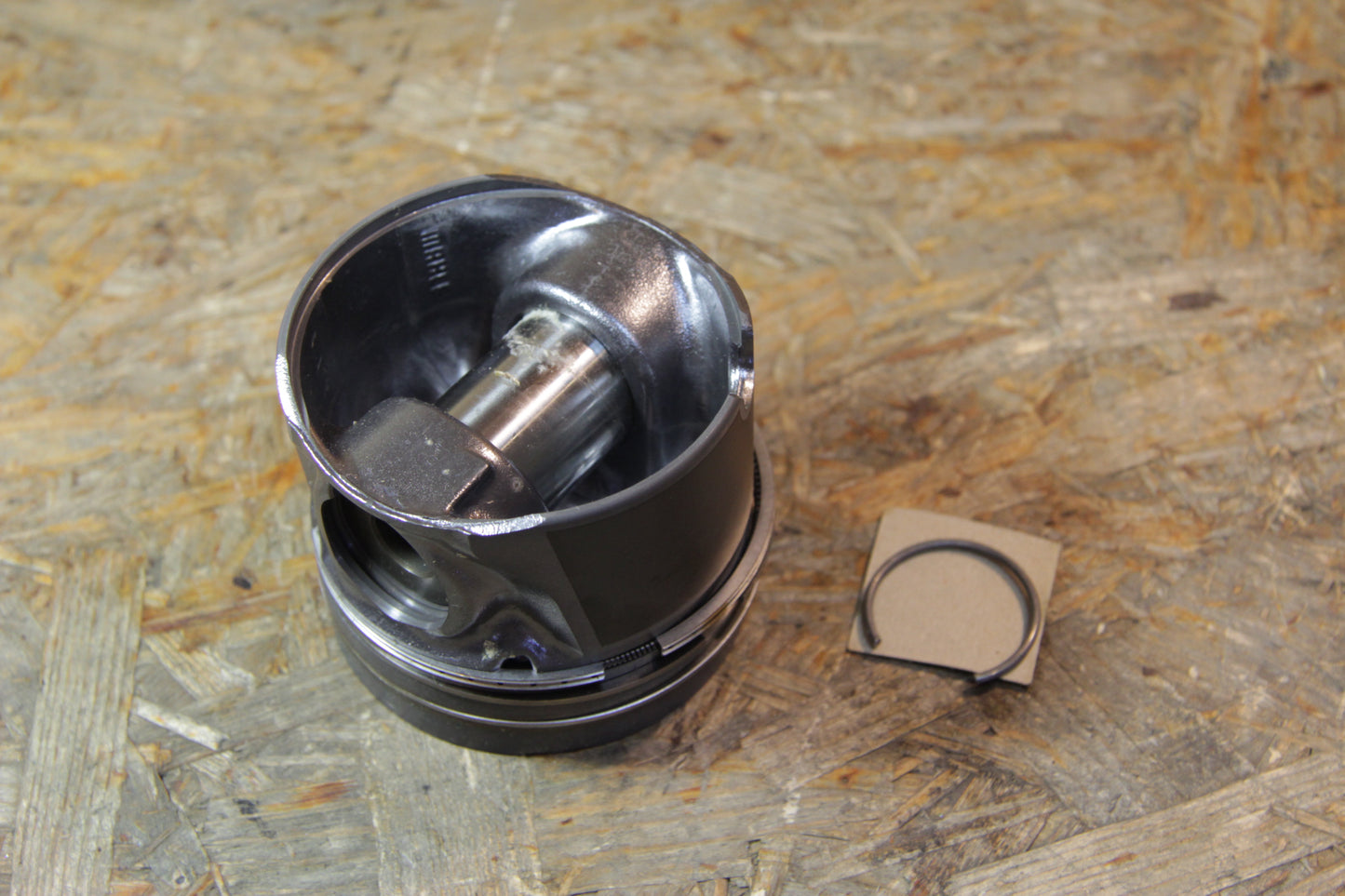 Original GM Opel Kolben, Kolbenbolzen und Ringe Zylinderbohrung 83,995-84,005 mm Kennzeichen: 00 (Mahle) 12992544 Astra G ...