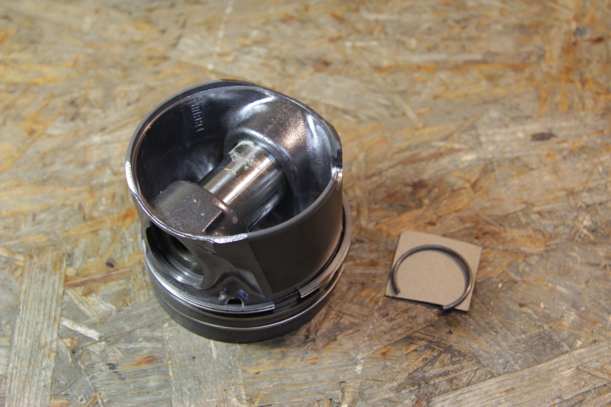 Original GM Opel Kolben, Kolbenbolzen und Ringe Zylinderbohrung 83,995-84,005 mm Kennzeichen: 00 (Mahle) 12992544 Astra G ...
