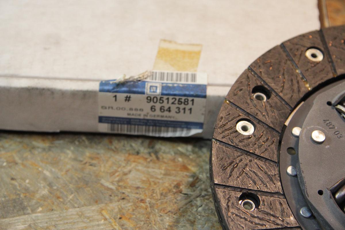 Original GM Opel Kupplungsscheibe Ascona C Astra F Kadett E 90512581 Ascona C , Astra F , Kadett E