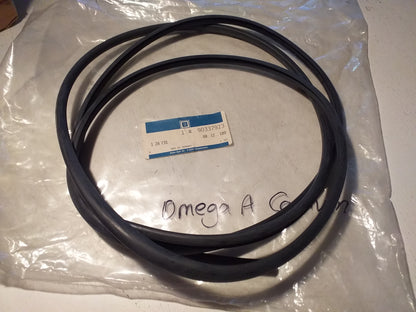 Omega A Caravan Dichtung Heckscheibe innen original GM Opel NEU