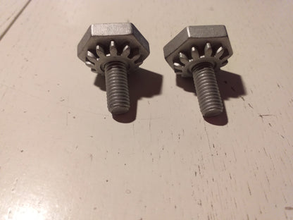 Oldtimer Youngtimer Schraube M8 x 19 an Strebe von Lichtmaschine