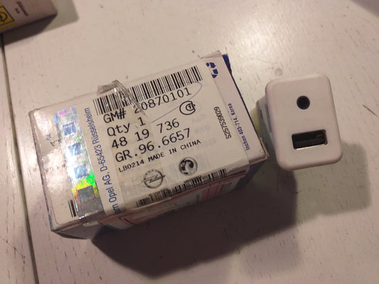 Antara Socket Leitung und USB- Stecker original GM Opel NEU