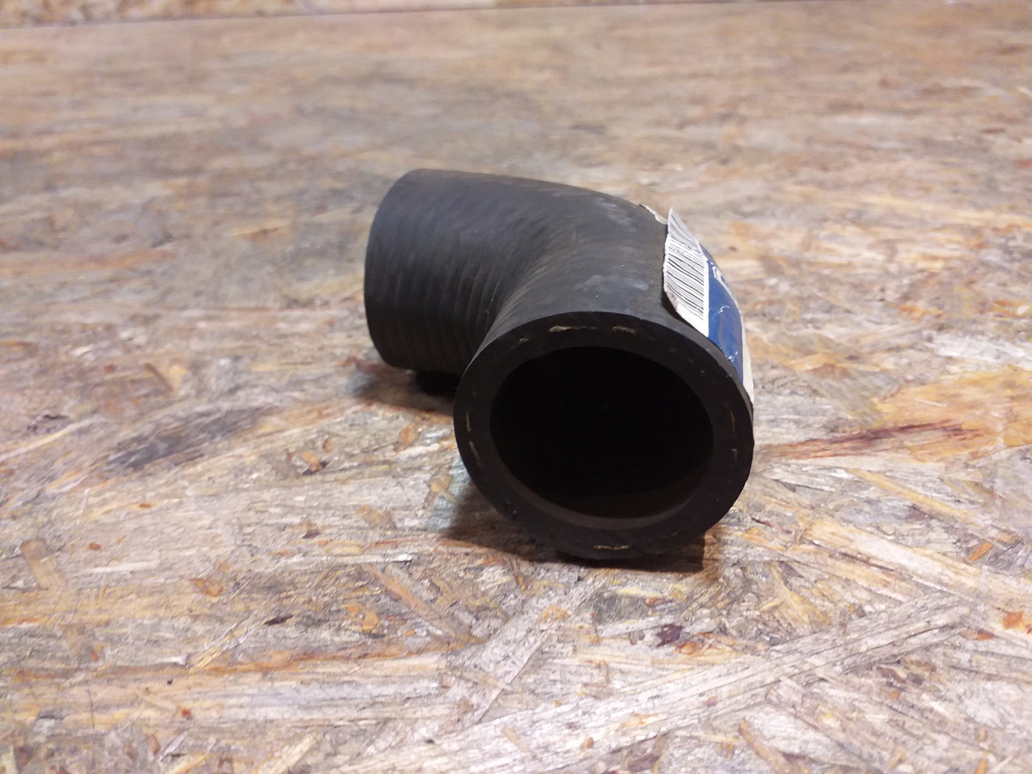 Omega A  Schlauchbogen Verteiler an Wasserpumpe original GM Opel NEU