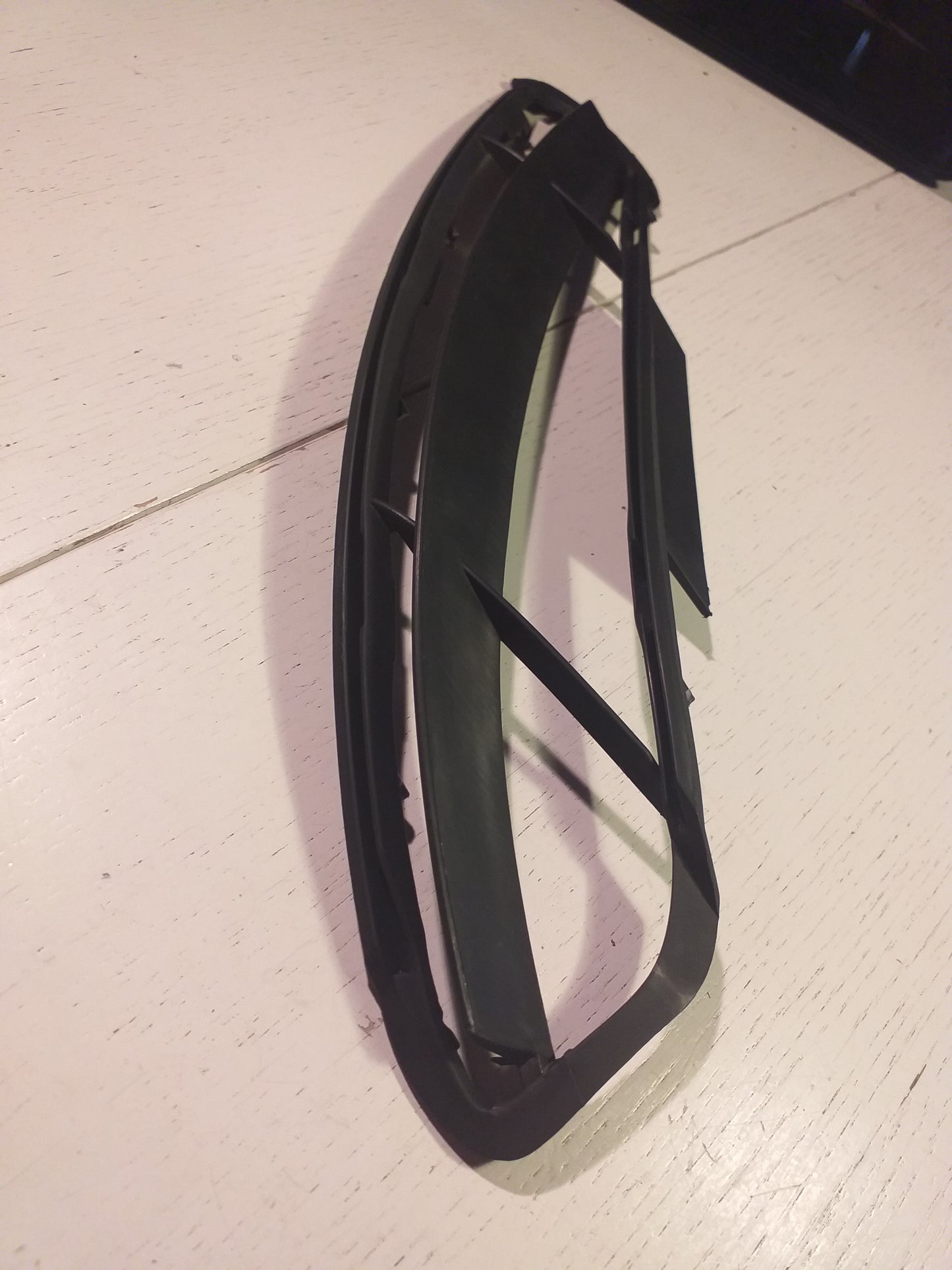 Omega B X25TD, Y25TD Einsatz Frontverkleidungunten rechts original GMOpel NEU