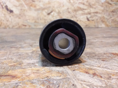 Omega B Querlenkerbuchse original GM Opel NEU