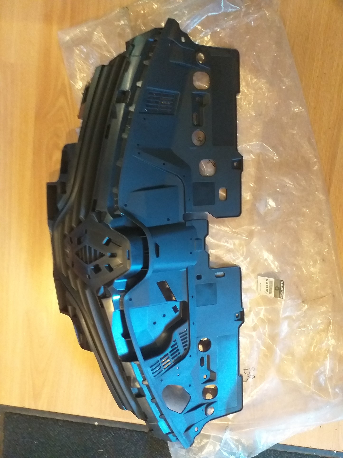 Renault Clio 4 1.5 CDi 57 Kühlergrill original Renault NEU