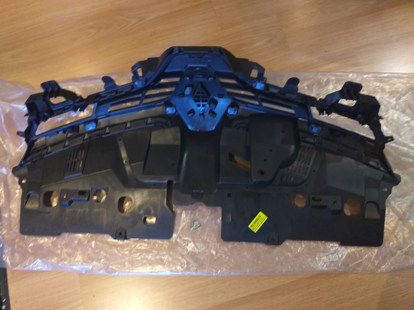 Renault Clio 4 Frontmaske Kühlergrill ohne Blende und Emblem original Renault NEU