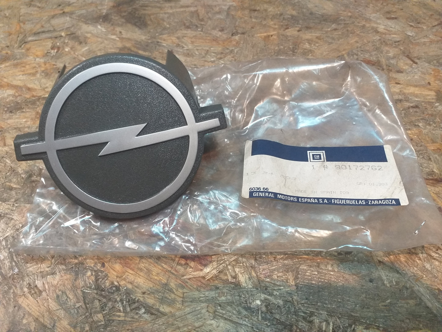 Corsa A Emblem an Kühlergrill original GM Opel NEU