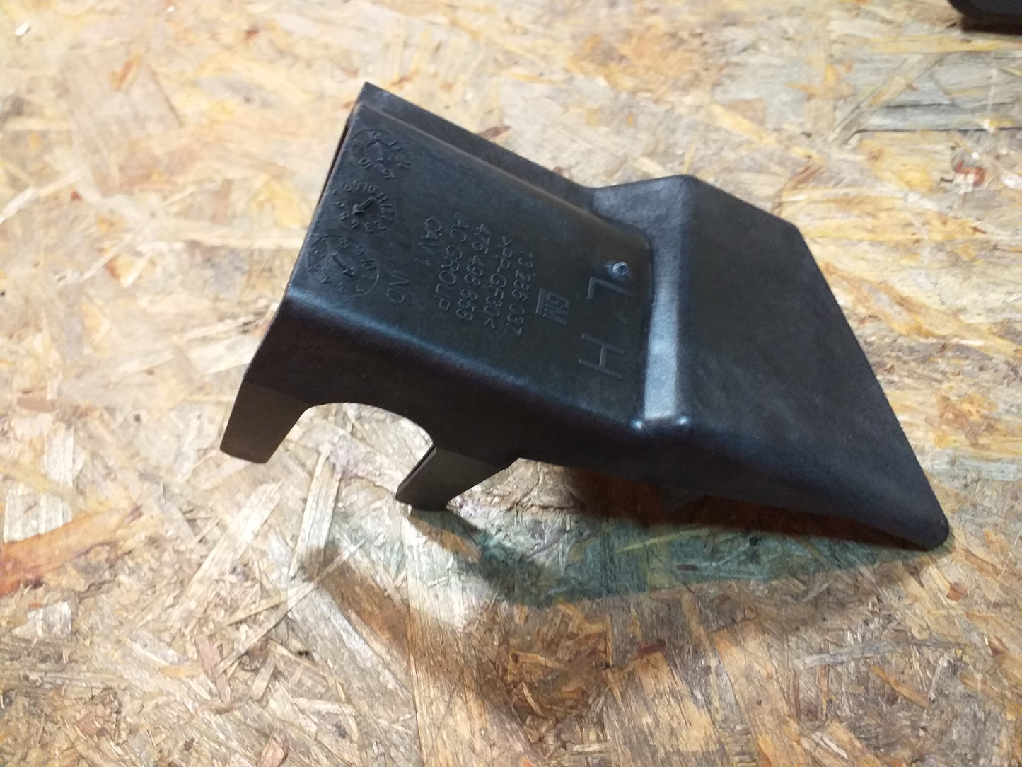 Corsa D Stütze Frontverkleidung hinten links original  GM Opel NEU