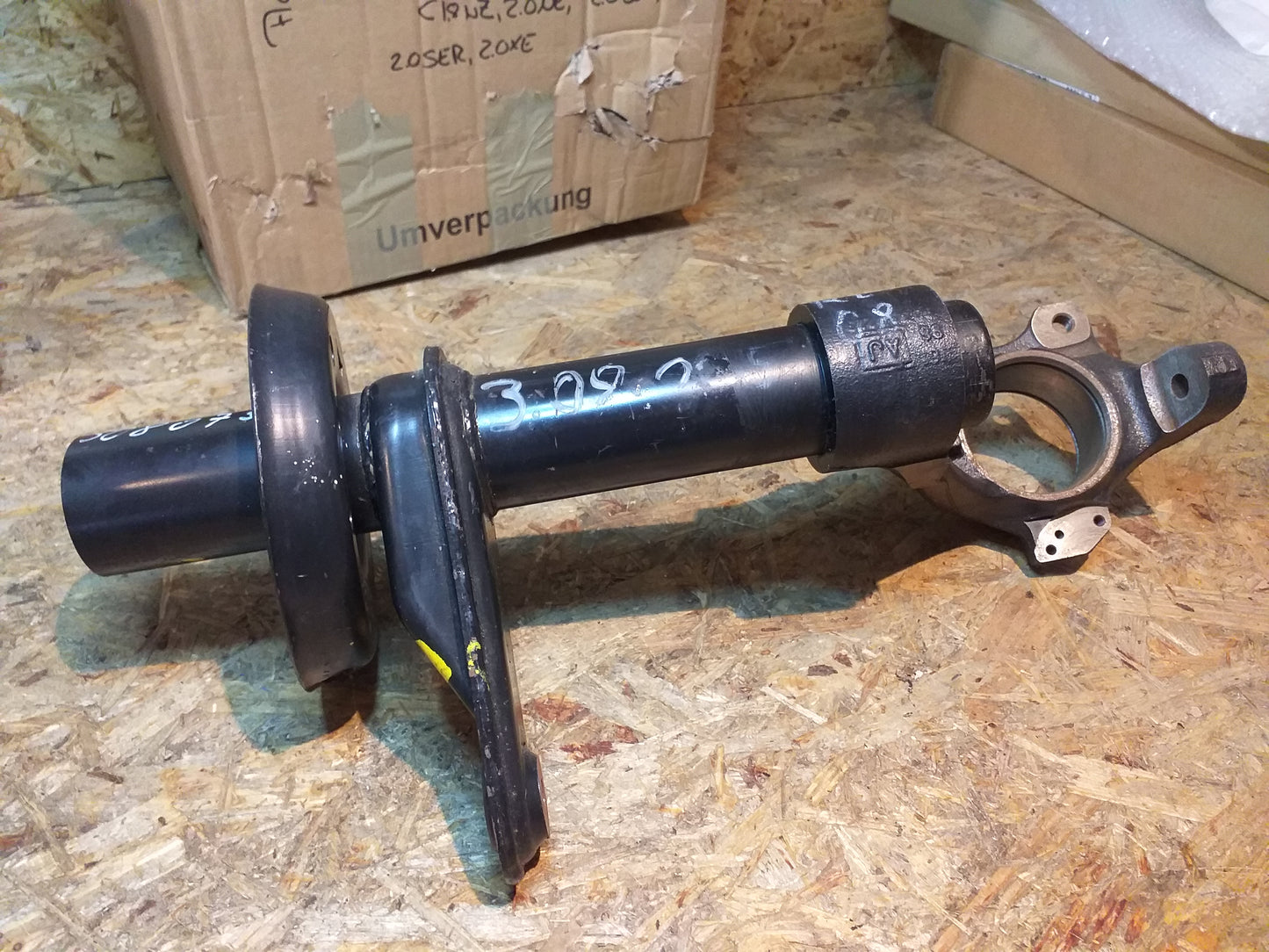 Kadett E Achsschenkel original GM Opel NEU