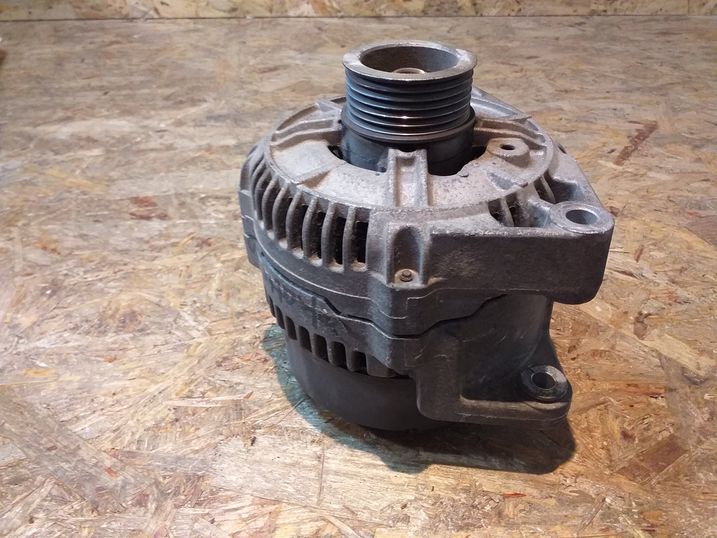 Omega B Lichtmaschine 14V, 120A original Bosch NEU