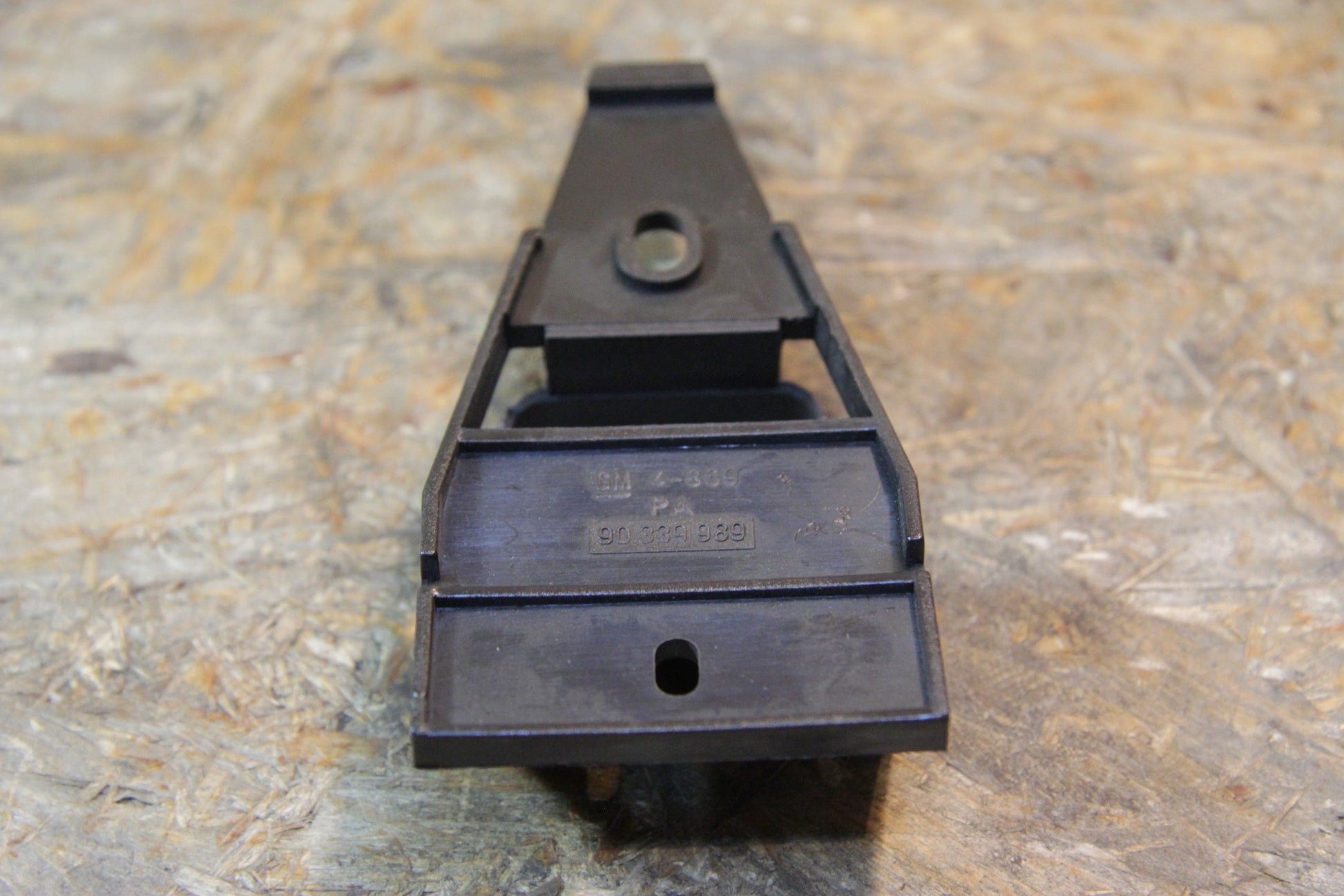 Original GM Opel DISTANZSTUECK 90339989 Omega A