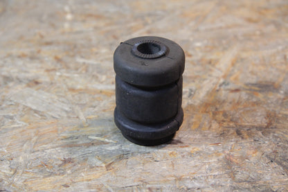 Original GM Opel Vordere Buchse für den Querlenker Vorderachse verstärkt 80 Shore 90271647 Kadett E