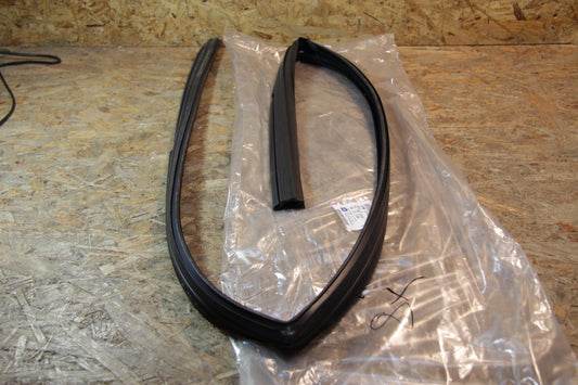 Original GM Opel Fensterführung Abdichtung Hintertür rechts 90464294 Vectra B