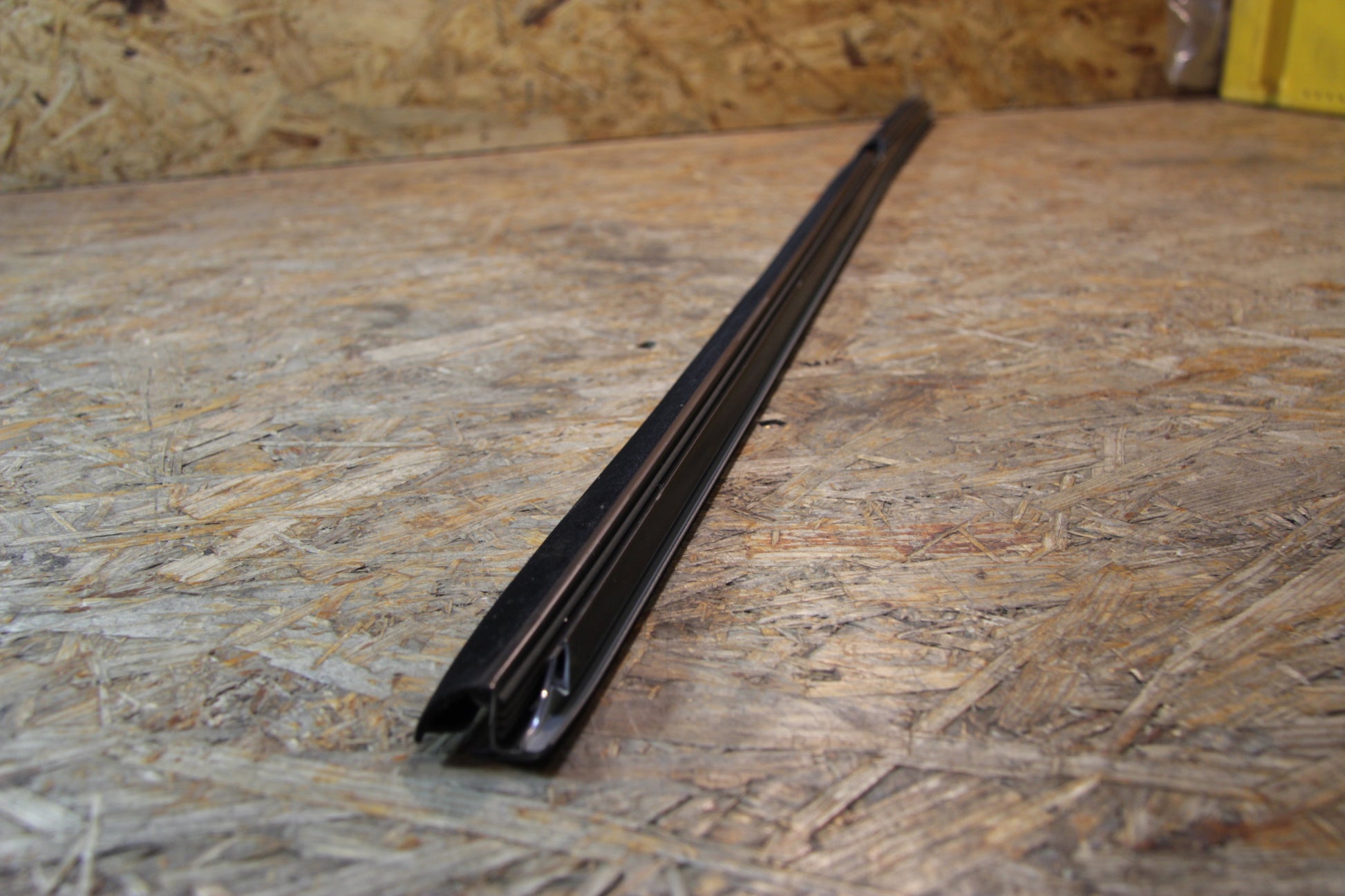 Original GM Opel Fensterschachtdichtung hinten innen links dunkelgrau Polstercode 557, 657, 857 90486038 Senator B