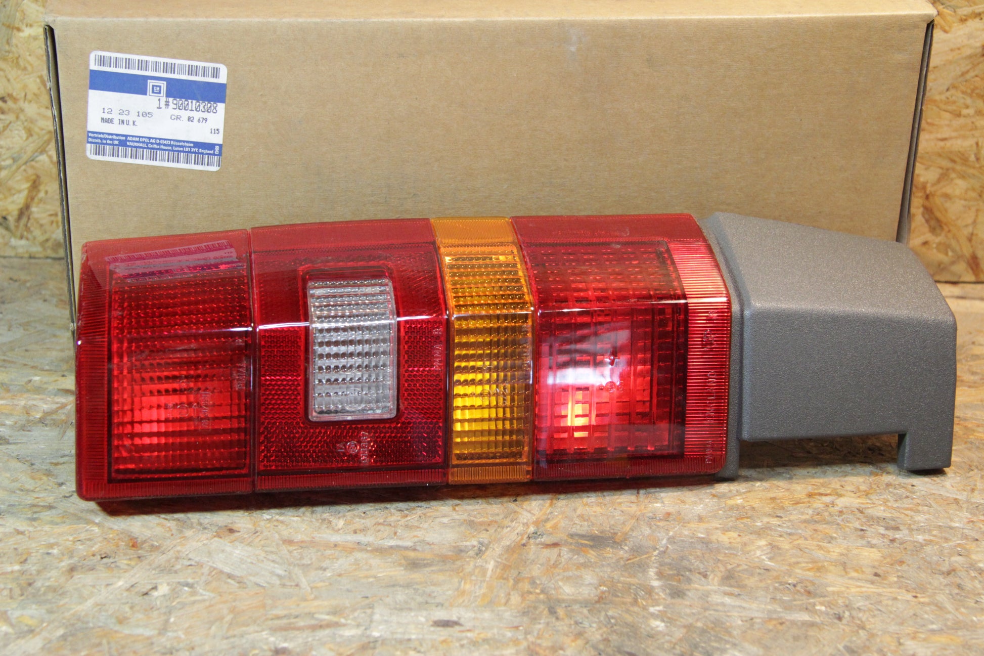 Original GM Opel Heckleuchte mit Nebelschlussleuchte rechts 90010308 Kadett E