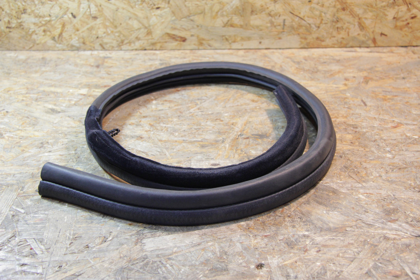 Original GM Opel Gummiabdichtung Tür rechts schwarz mit Flanschabdeckung Einstiegsverkleidung hinten Schloss Säule  903698...