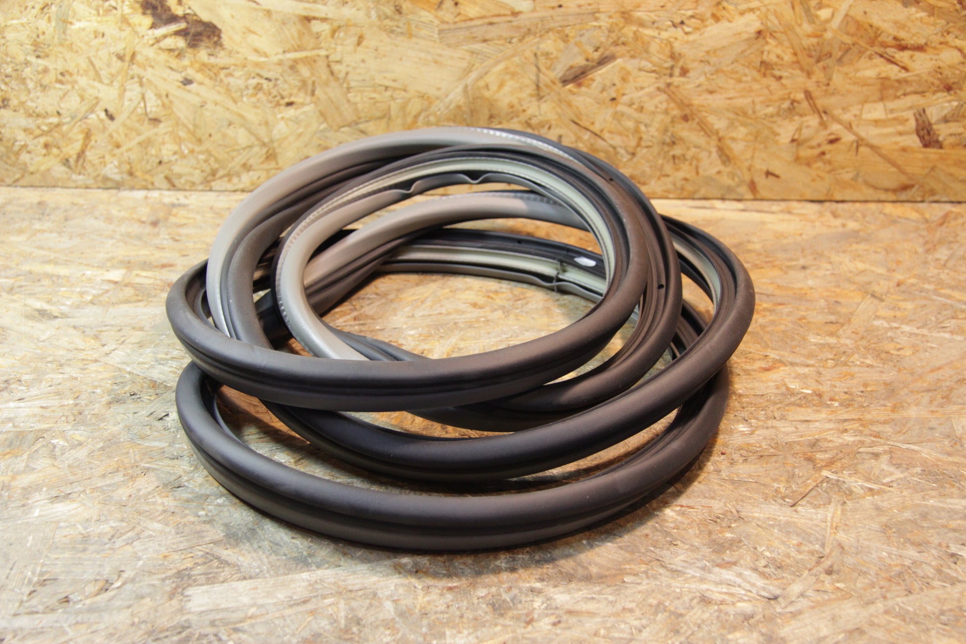 Original GM Opel Gummiabdichtung Vordertür grau links und rechts mit Flanschabdeckung 90311066 Omega A