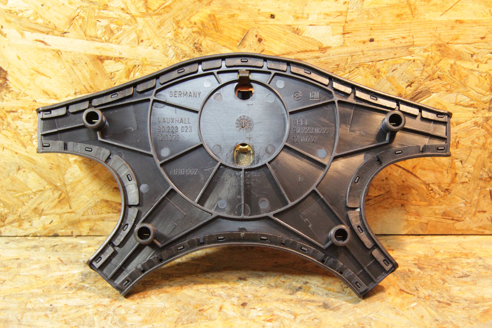 Original GM Opel Hupenknopf mit Signalhornkontakt für 4-Speichenlenkrad  90253220 Omega A