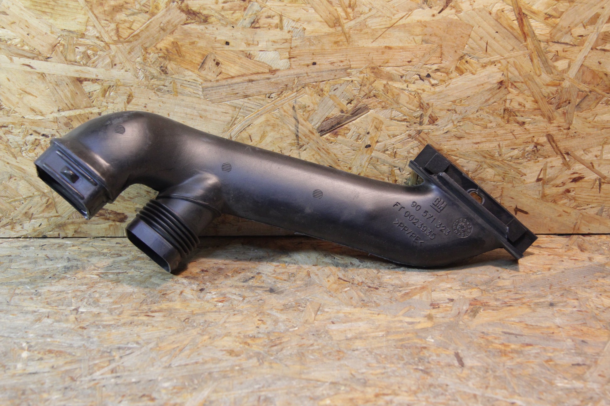 Original GM Opel Anschlussstutzen Rohr Luftreiniger  90571323 Corsa B