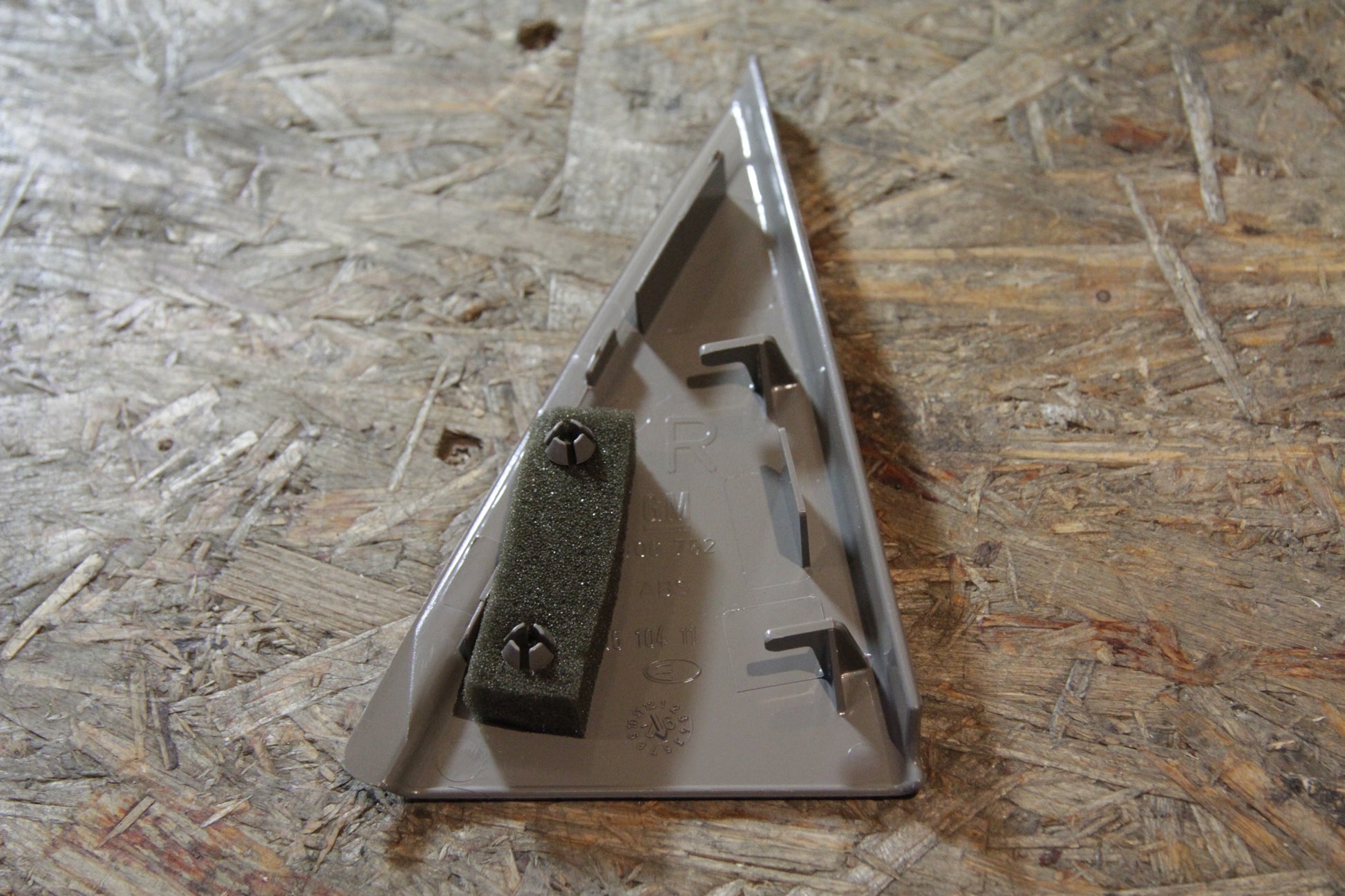 Original GM Opel Einsatzecke innen Fensterrahmen grau Hintertür rechts 90308634 Vectra A Neu